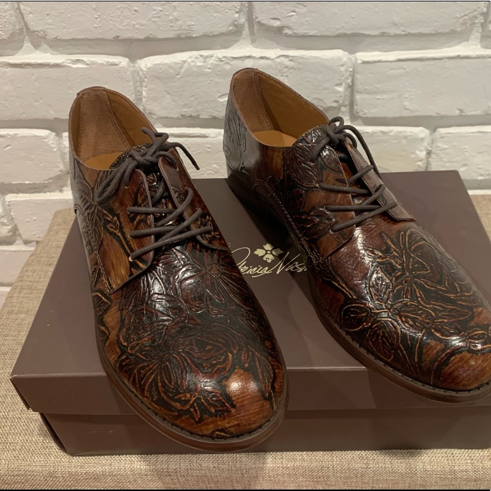 Patricia Nash Silvio Leather Round Toe Oxfords
